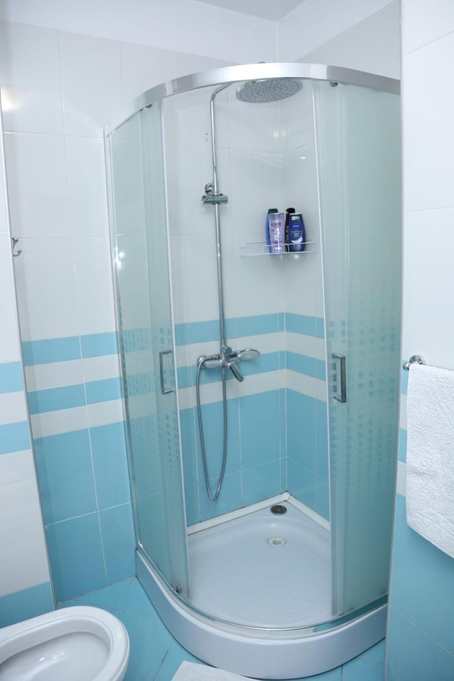 Ergi'S Host Apartment Тирана Екстер'єр фото
