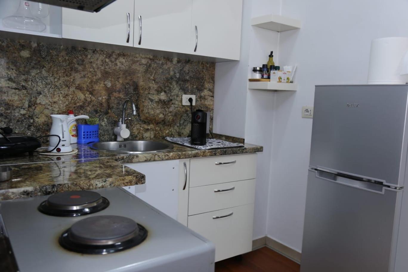 Ergi'S Host Apartment Тирана Екстер'єр фото