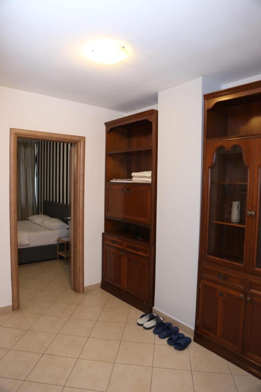Ergi'S Host Apartment Тирана Екстер'єр фото