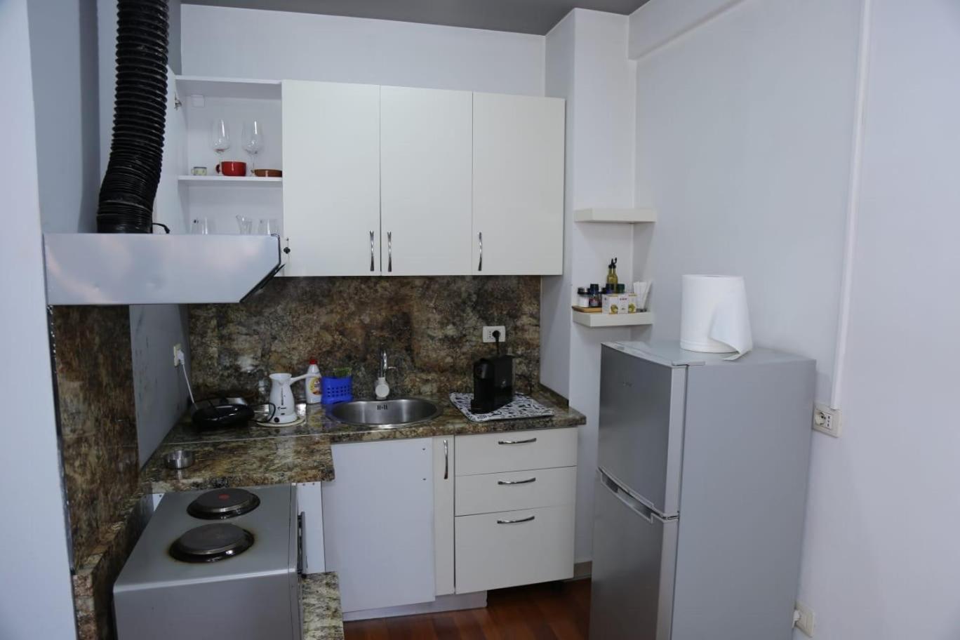 Ergi'S Host Apartment Тирана Екстер'єр фото